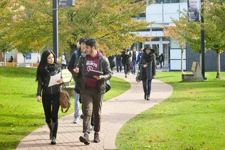 آیا کانادا در انتقال فرهنگ کشور میزبان به مهاجران موفق بوده است؟